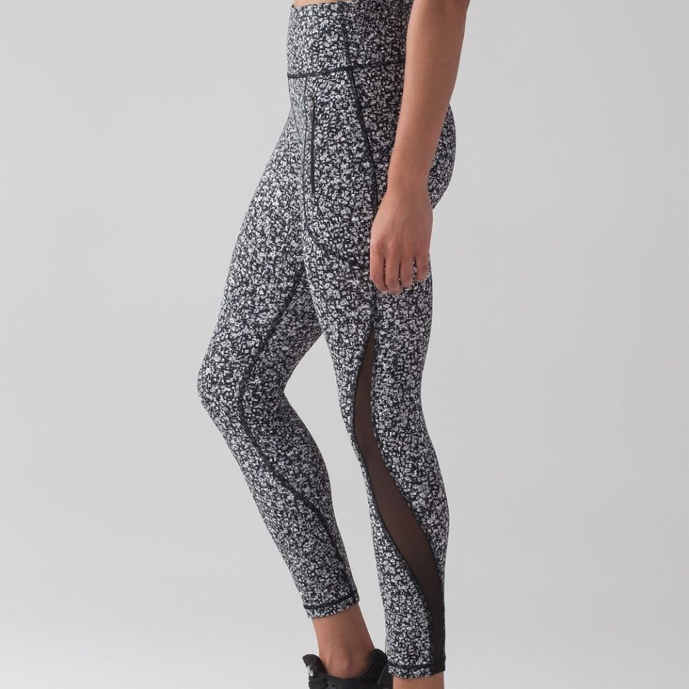 Lululemon Invigorate 7/8 Tight Legging Black White 6